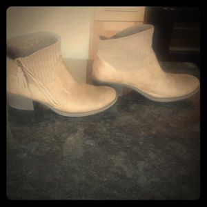 Born size 10 women's booties